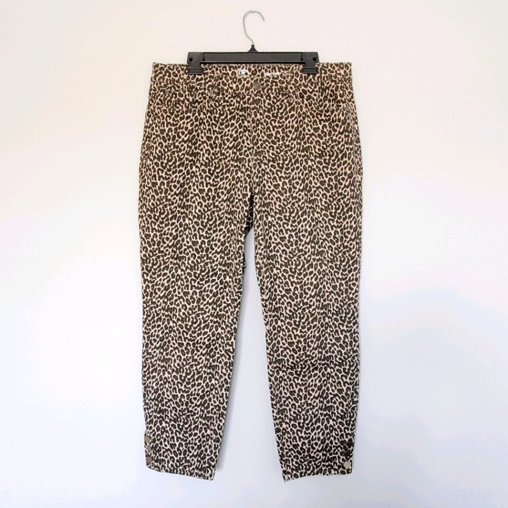 New Directions Skinny Leopard Pants, Size 16
